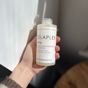 Olaplex No.4 Bond Maintenance Shampoo - White